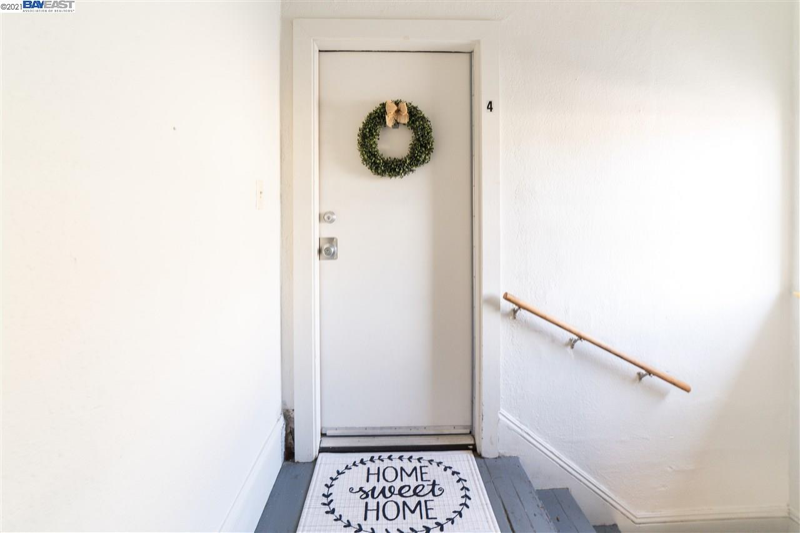 3027 Filbert St #3 - Photo 3 of 15