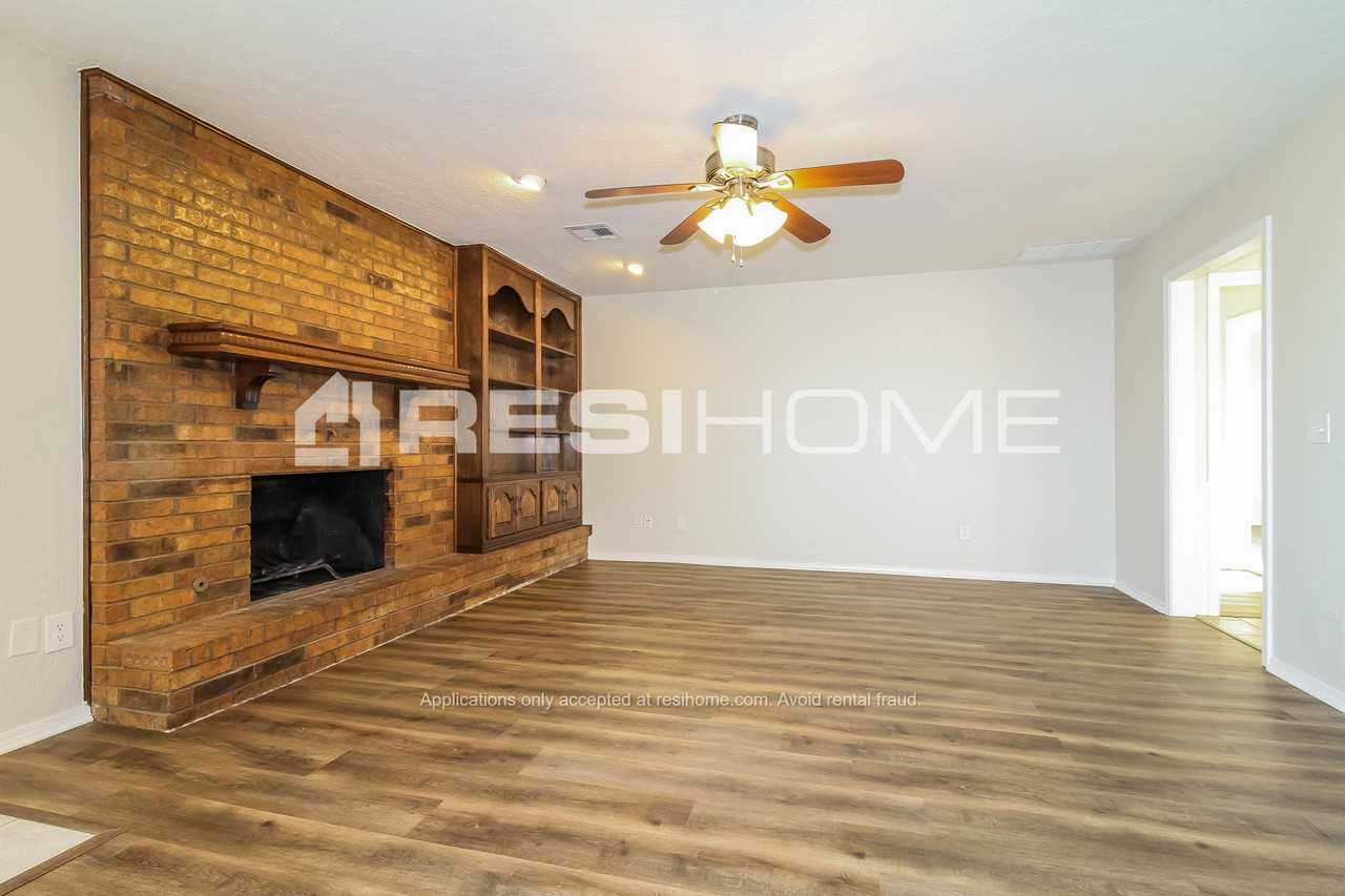 11413 Mackel Dr - Photo 3 of 18