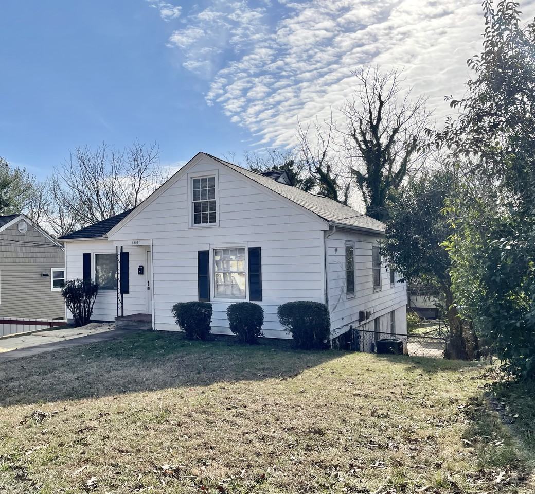 1806 E 4th St - Photo 2 of 15