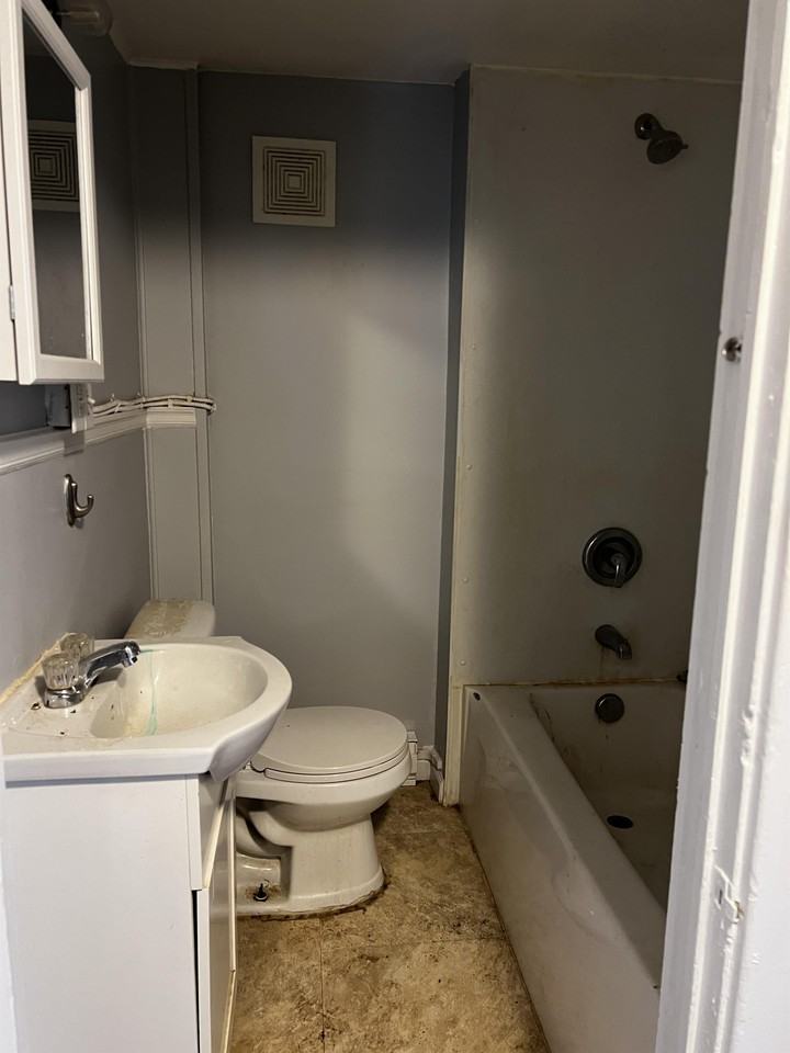 620 Virginia Ave #620 - Photo 7 of 11