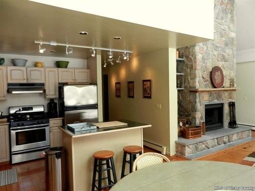 42 Storry Hill Rd - Photo 2 of 21