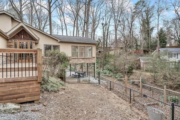75 Lakeshore Dr - Photo 3 of 40