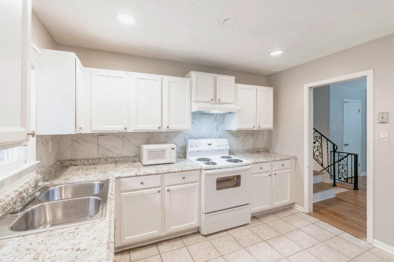 Altaview Dr Se - Photo 3 of 7