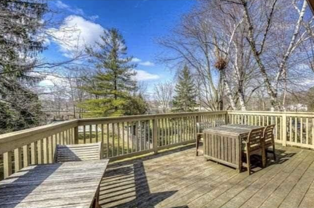 435 Maple Avenue - Photo 3 of 17