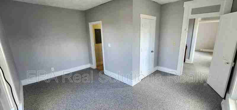 737 737 #737D - Photo 2 of 8