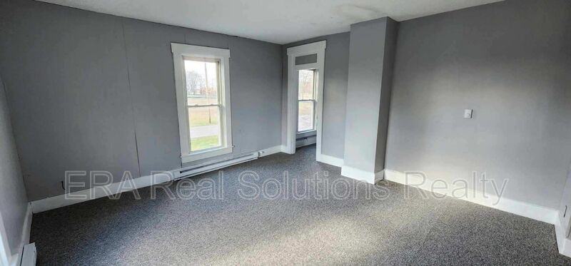 737 737 #737D - Photo 3 of 8