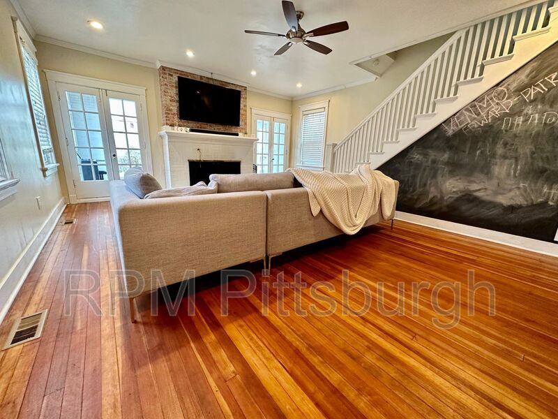 218 N Dallas Ave - Photo 3 of 25