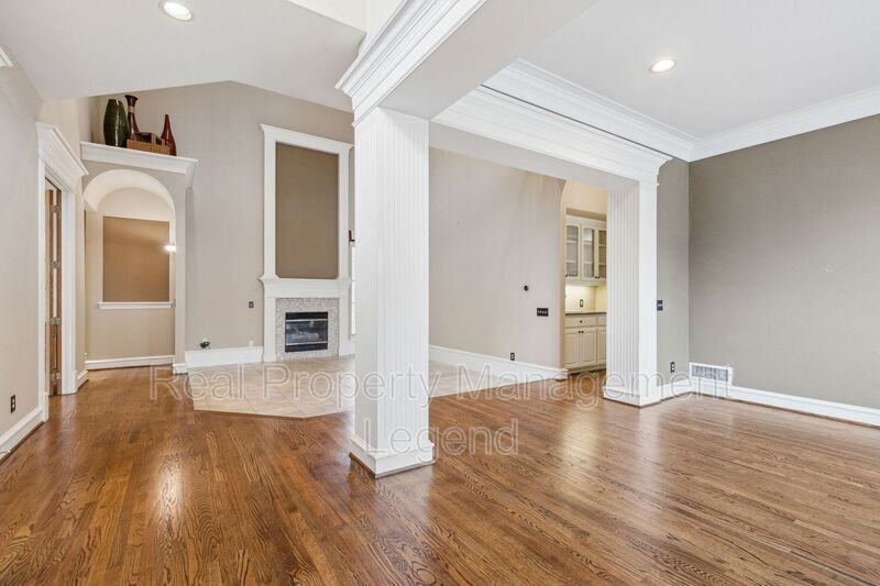 5004 Seville Ln - Photo 7 of 43