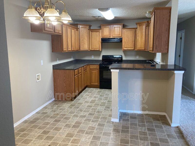 4714 Ne Wisconsin St - Photo 3 of 33
