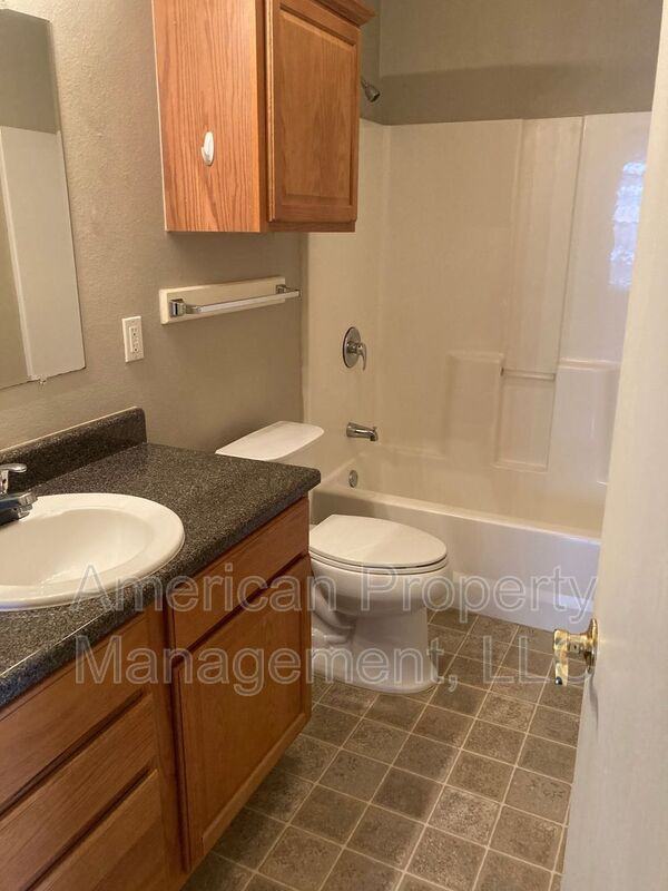 4714 Ne Wisconsin St - Photo 5 of 33