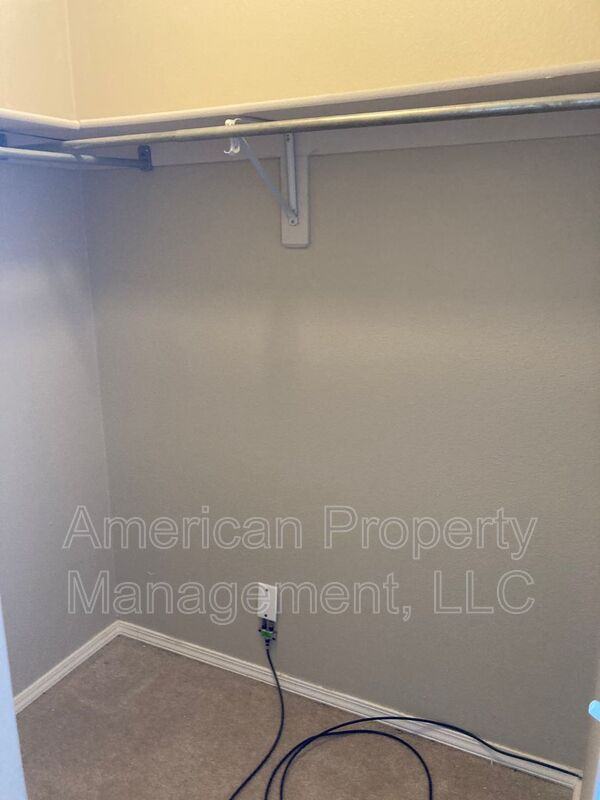 4714 Ne Wisconsin St - Photo 7 of 33