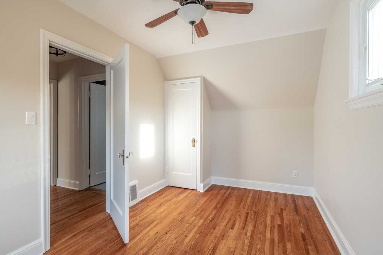 129 Bond Street North - Photo 2 of 29