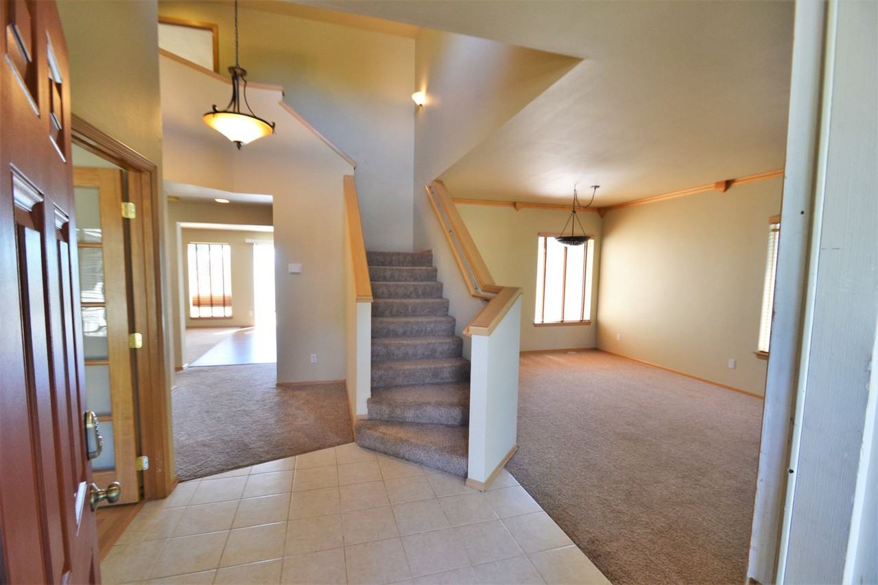 5208 Quincy Ave Se - Photo 2 of 20