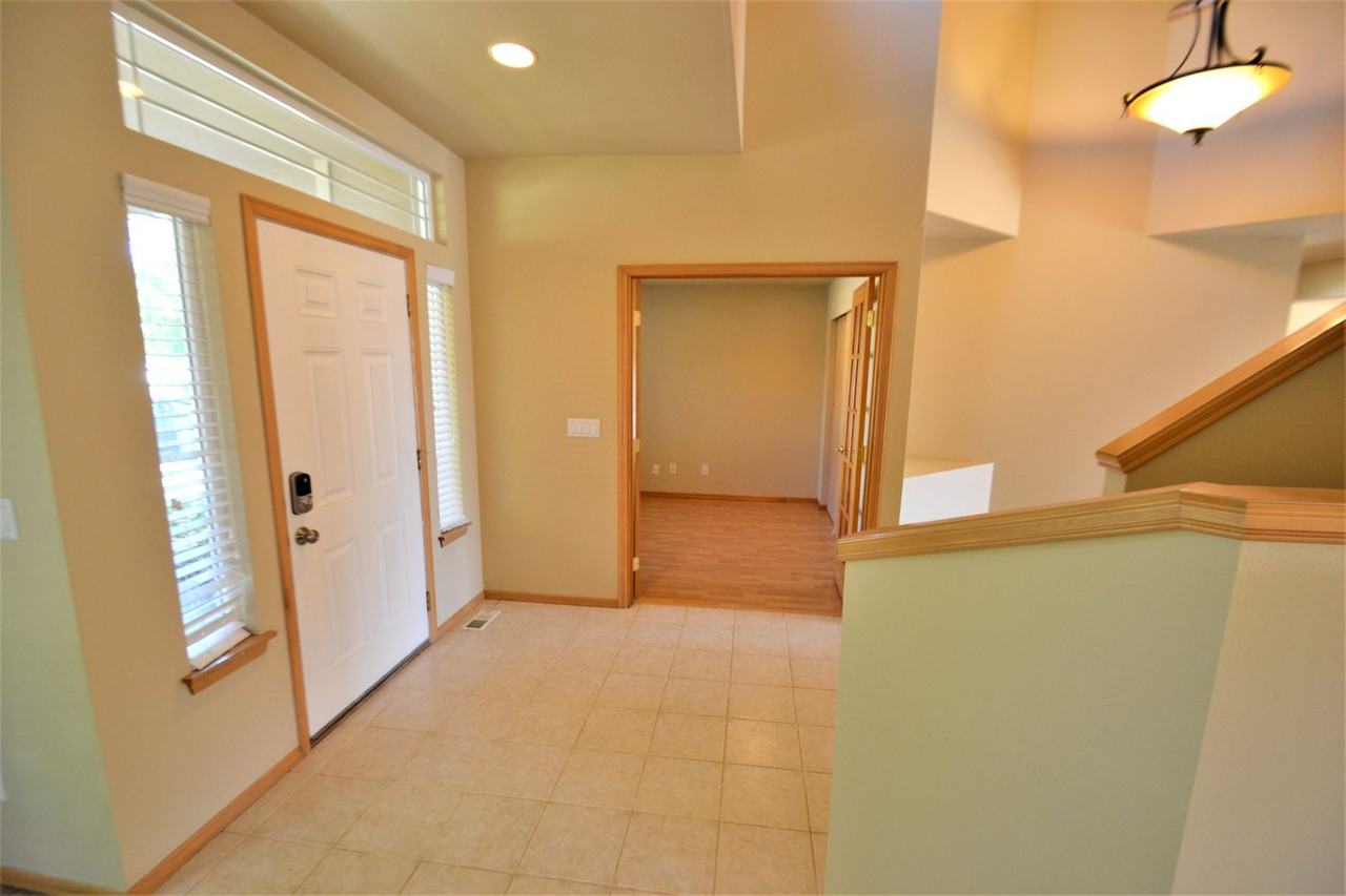 5208 Quincy Ave Se - Photo 3 of 20