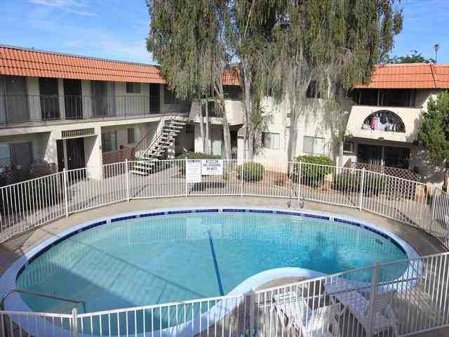 1294 N Mollison Ave - Photo 3 of 20