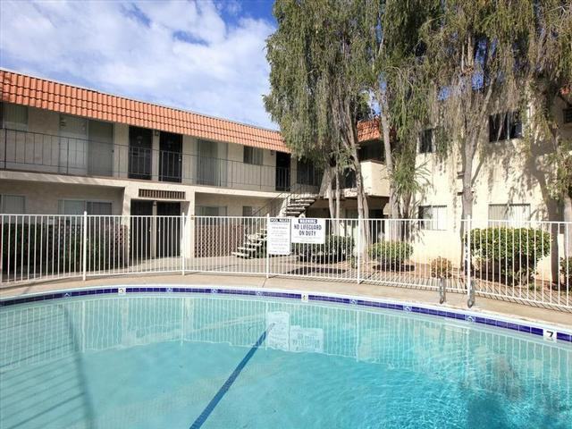 1294 N Mollison Ave - Photo 3 of 20