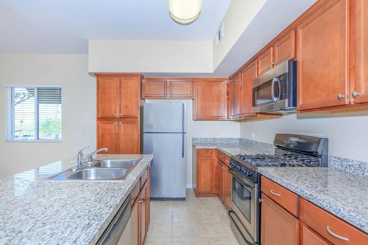 37600 College Dr - Photo 3 of 50