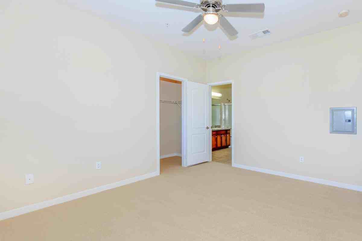 37600 College Dr - Photo 6 of 50