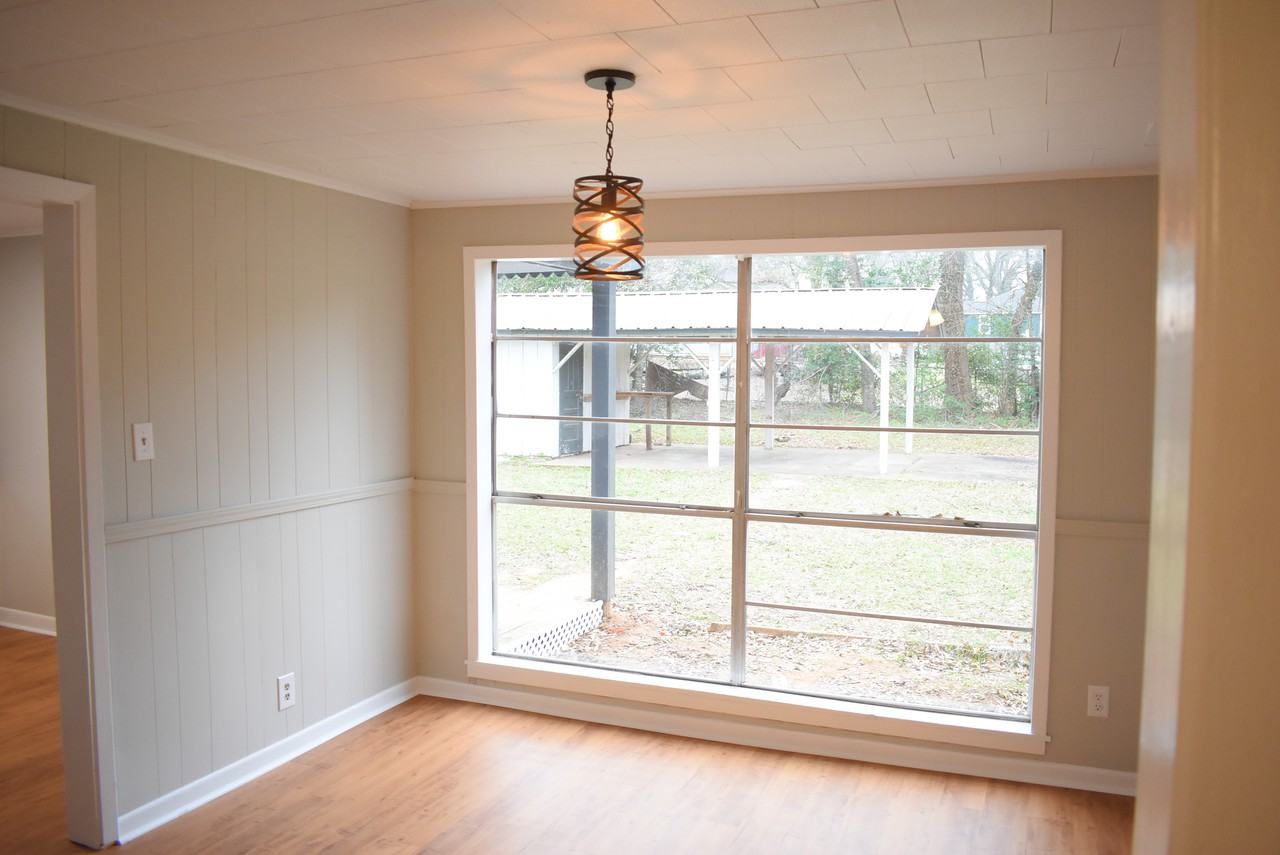 221 N Sanders St #1 - Photo 4 of 50