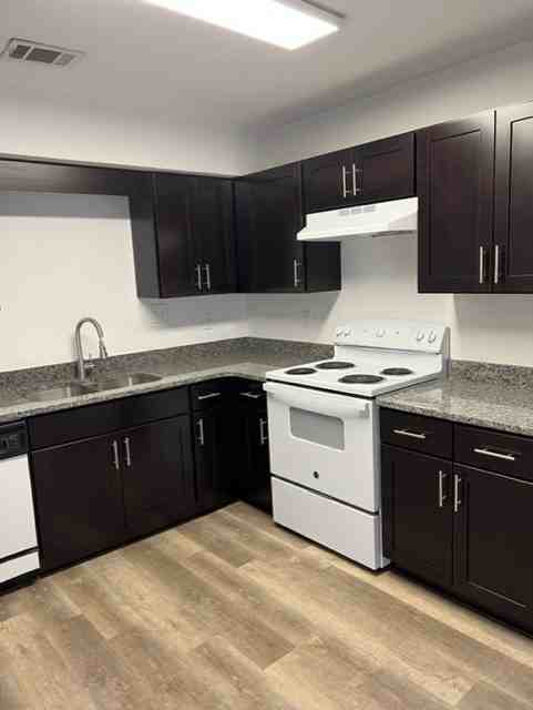 585 Bob Sikes Blvd - Photo 4 of 5