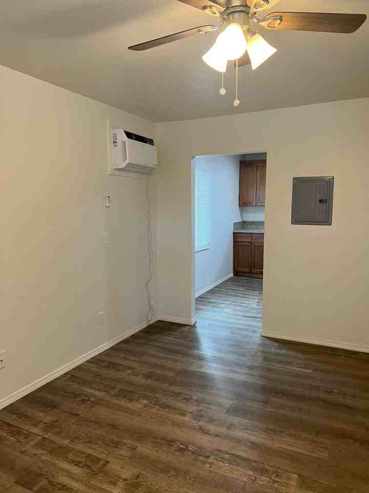 2207 River Blvd #D - Photo 4 of 18