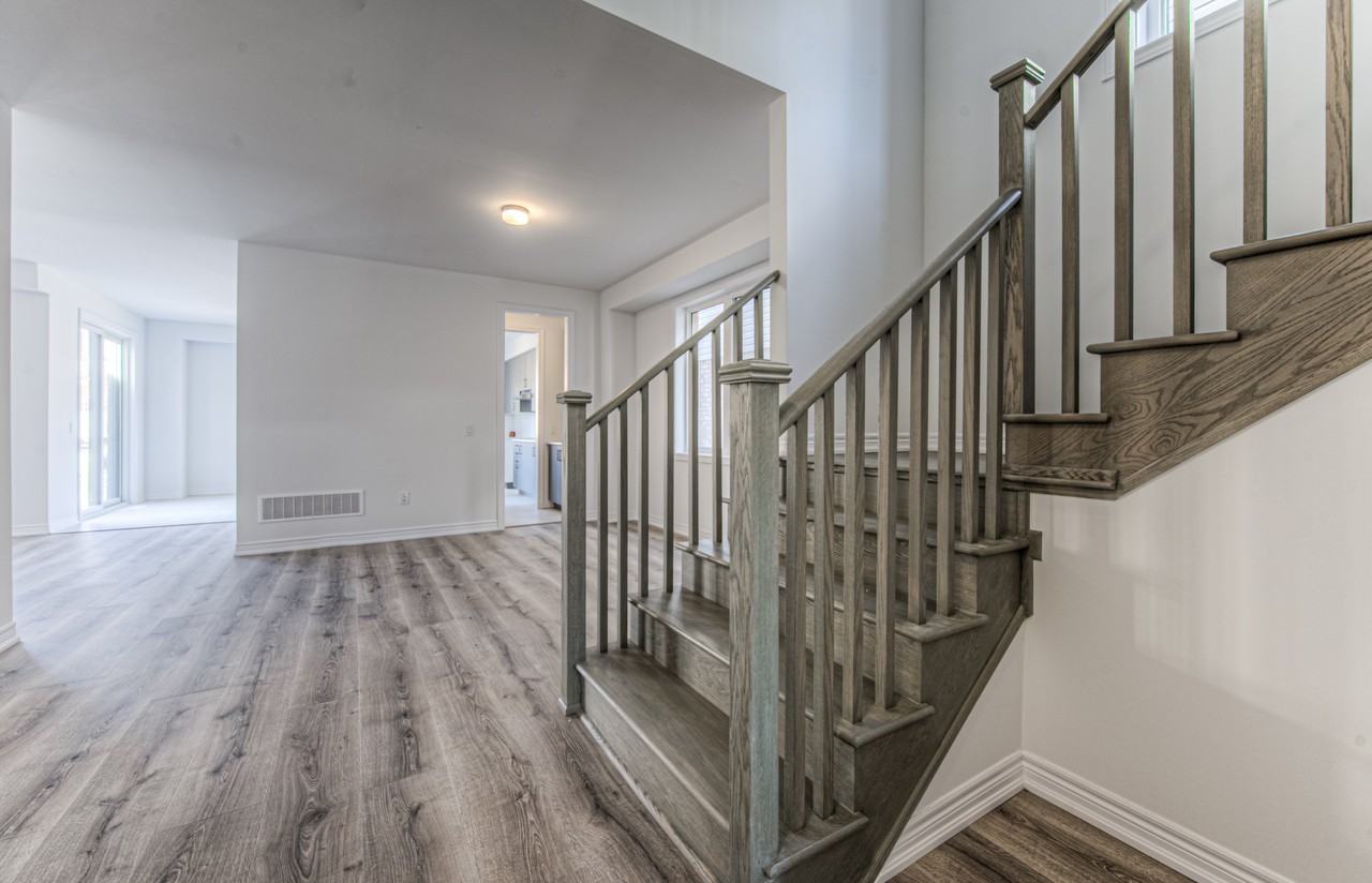 18 Elliot Avenue East - Photo 3 of 11