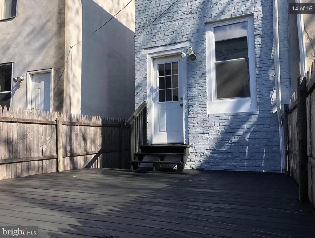 327 Point St - Photo 3 of 13