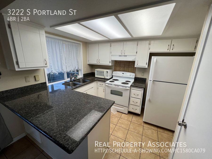 3222 S Portland St - Photo 3 of 11