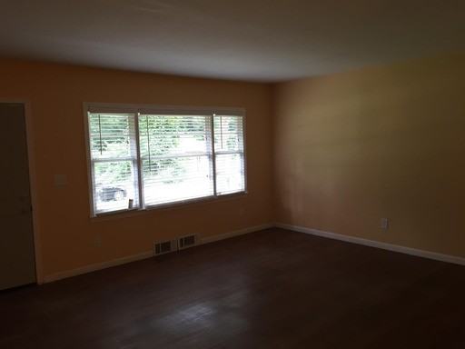 1692 Laurelwood Dr SW - Photo 3 of 10