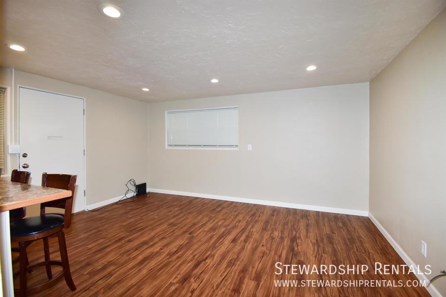 942 E 18th Ave #14 - Photo 6 of 21