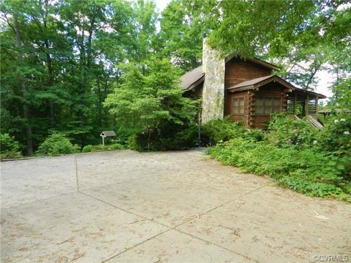 27049 Oaklawn Cir - Photo 2 of 19