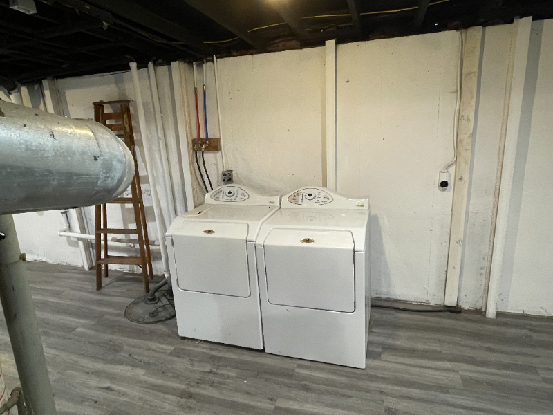 8745 Goddard St - Photo 2 of 15