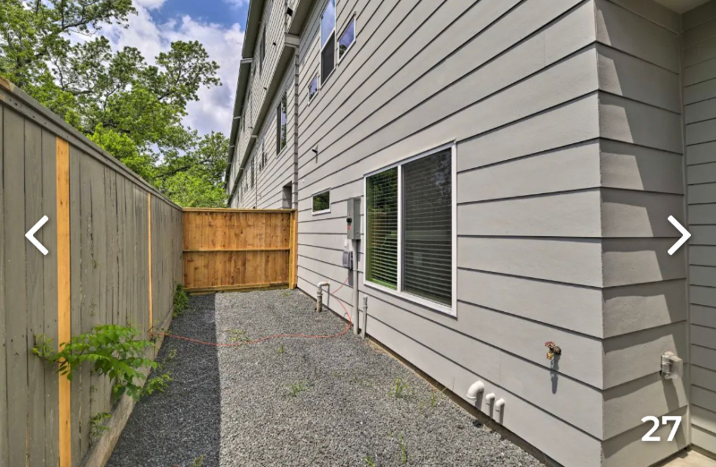 2136 Dennis St - Photo 3 of 13