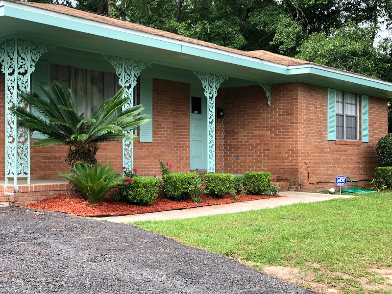 550 E Bradford Rd - Photo 2 of 12