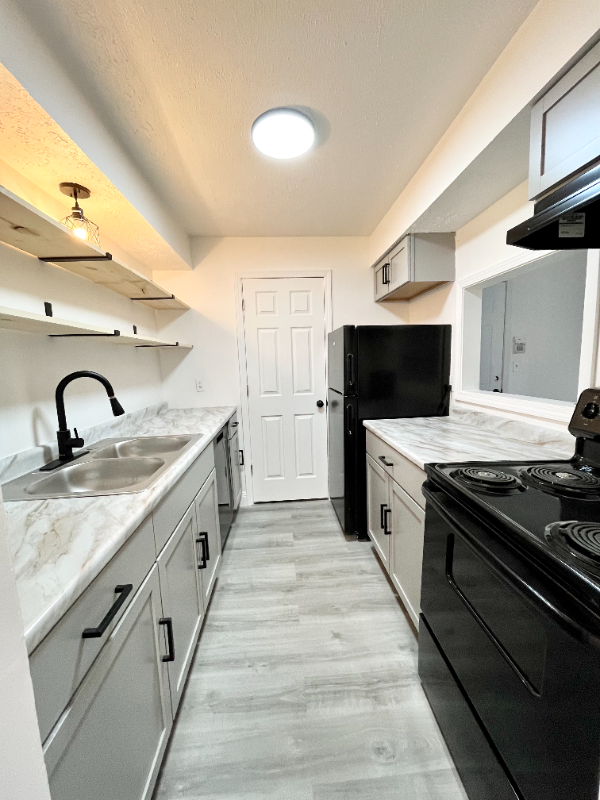 1465 Townsend Ave #8 - Photo 2 of 10