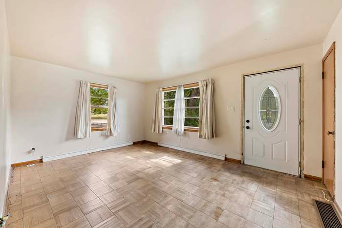 1827 Pierson Pkwy - Photo 2 of 9