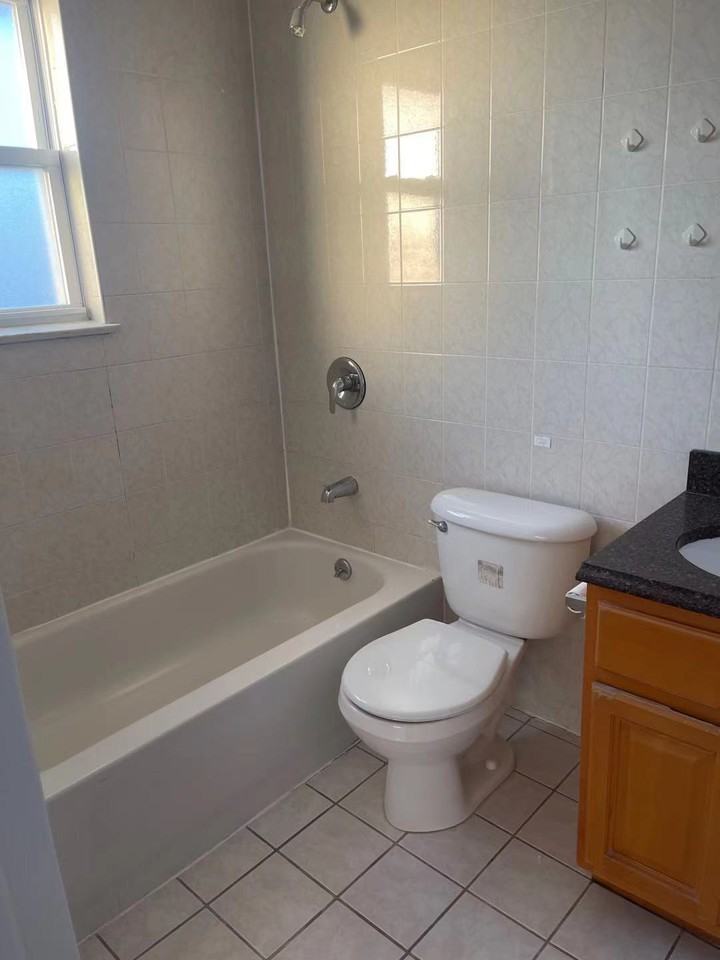 43 43 77 161st Street - Photo 2 of 9