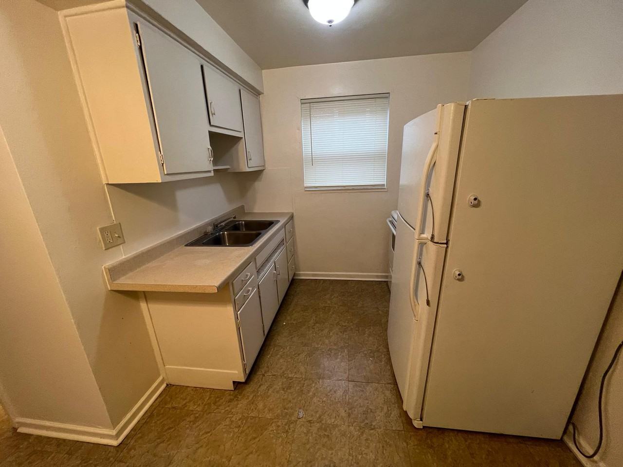 246 Basswood Ave #4 - Photo 3 of 7