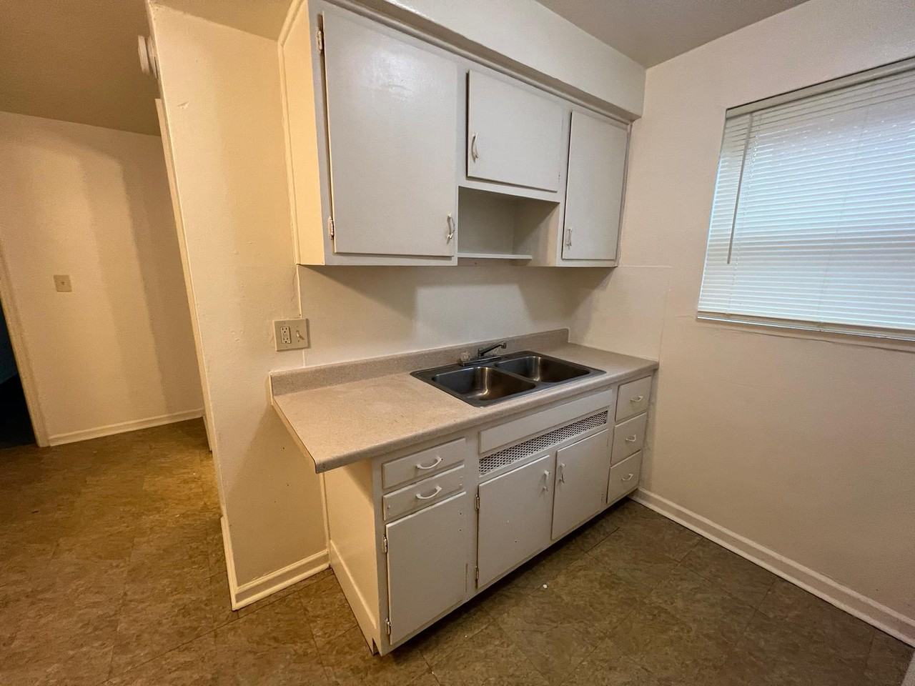 246 Basswood Ave #4 - Photo 5 of 7