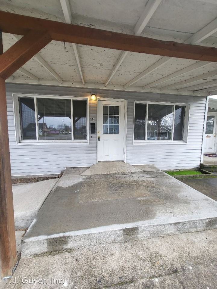 314-320 S.W. Cascade Ave/171 SW 3rd St. - Photo 3 of 18