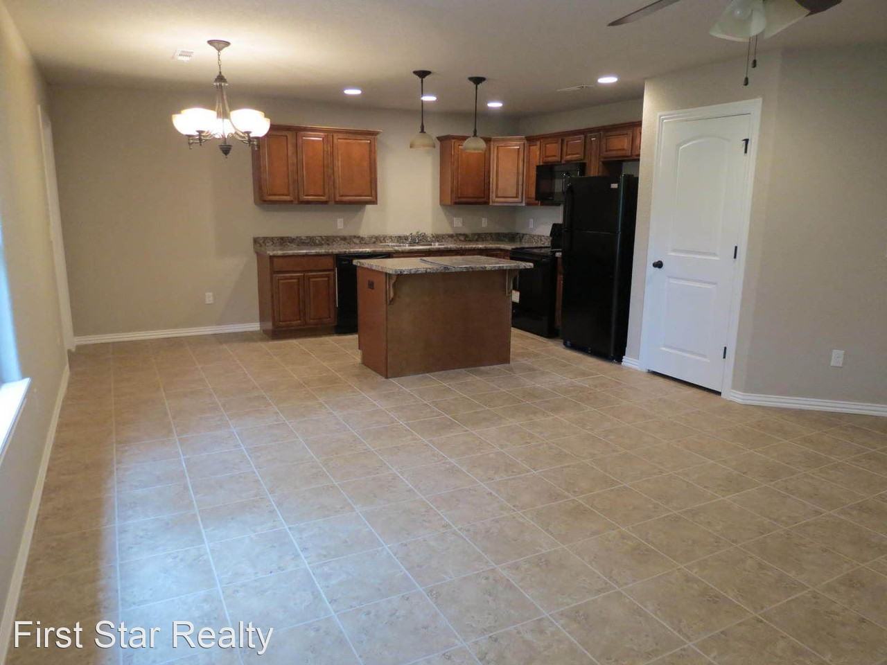 911 Bonnie Scotland Dr - Photo 2 of 14