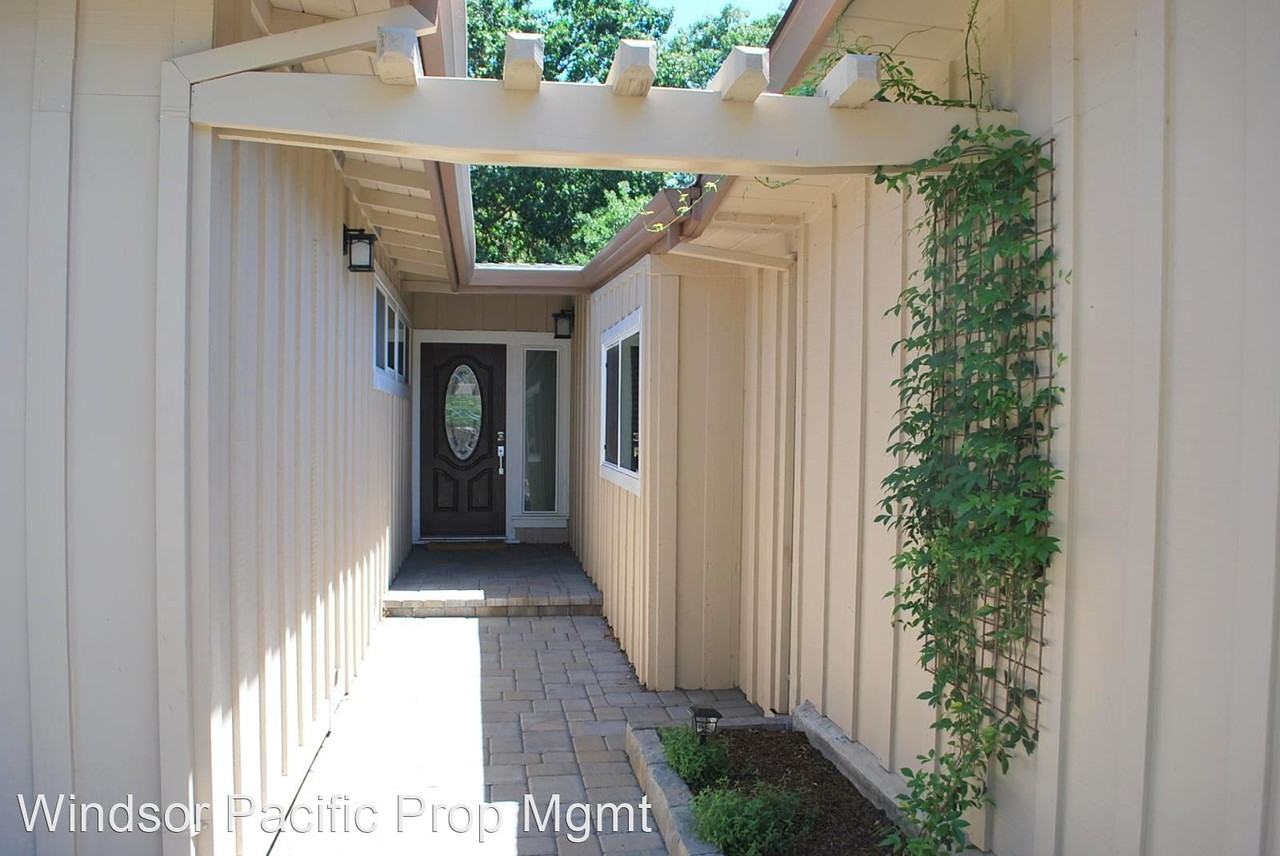 1020 Dyer Dr - Photo 2 of 35
