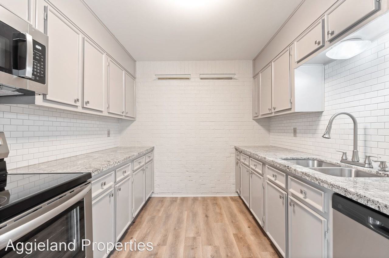 2912 Cherry Creek Cir - Photo 2 of 29