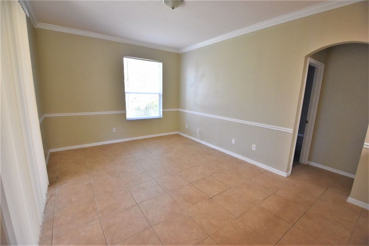 3852 Glenford Dr - Photo 2 of 12