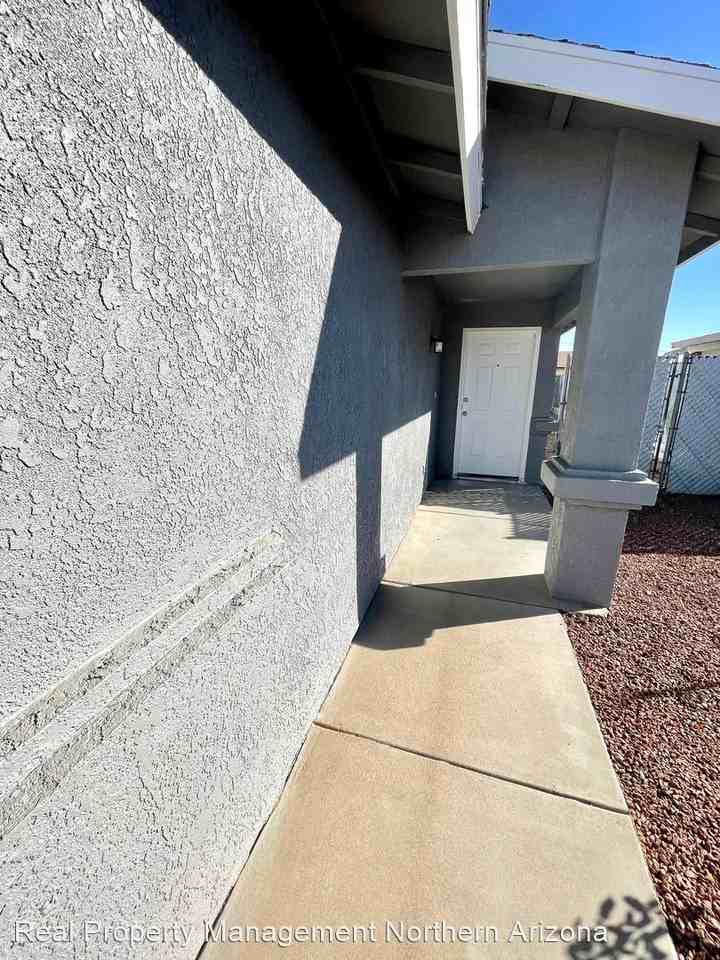 3684 N Wells St - Photo 2 of 30