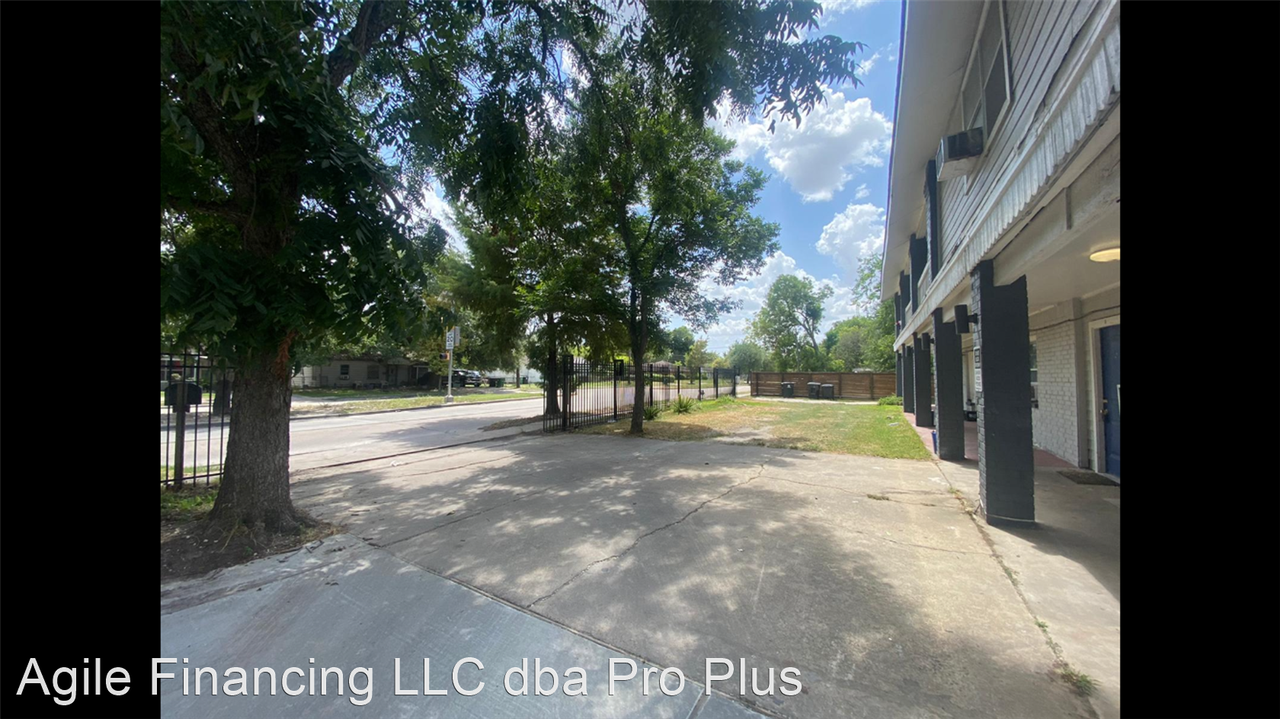 5301 Collinsworth Apartments in Kashmere Gardens, Houston, TX 77026