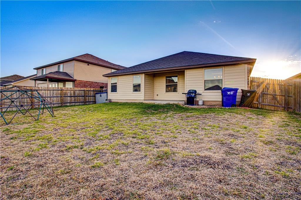 2812 Jackal Dr - Photo 3 of 17