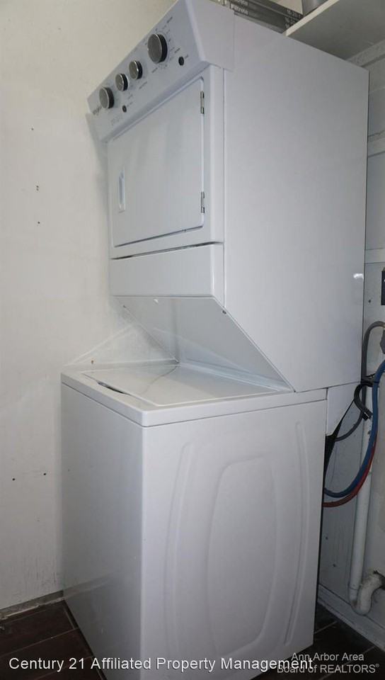 865 Cliffs Dr #102 - Photo 3 of 9