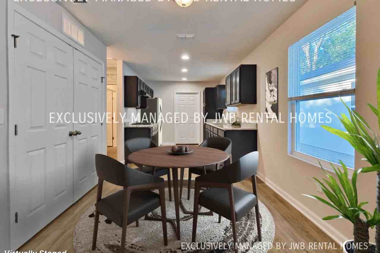 1634 W 7th St - Photo 3 of 10