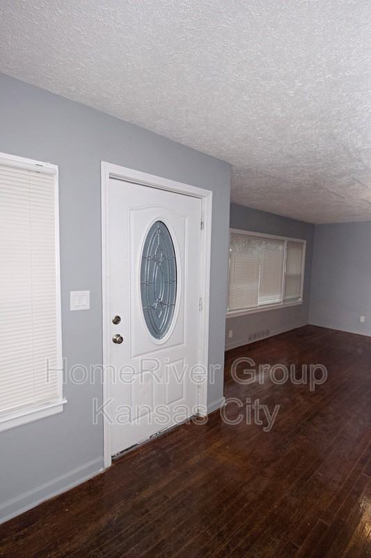 10009 E 35th St S - Photo 3 of 29